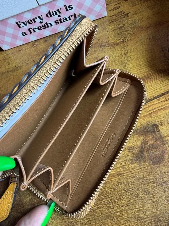 Coach Pebbled Leather Buttercup  Zip Wallet - Picture 5 of 6